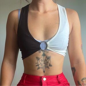 Size 4, black and white cropped, Silver hoop